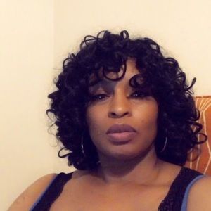 Meet your Posher, Yolanda